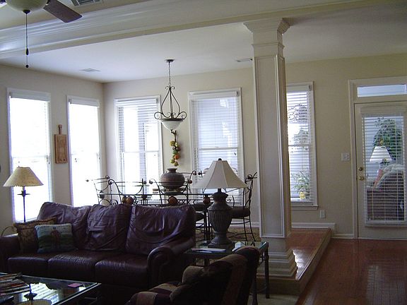 veiw of family room & breakfast room