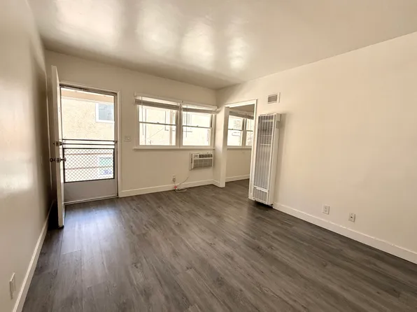 22719 Del Valle St APT E, Woodland Hills, CA 91364