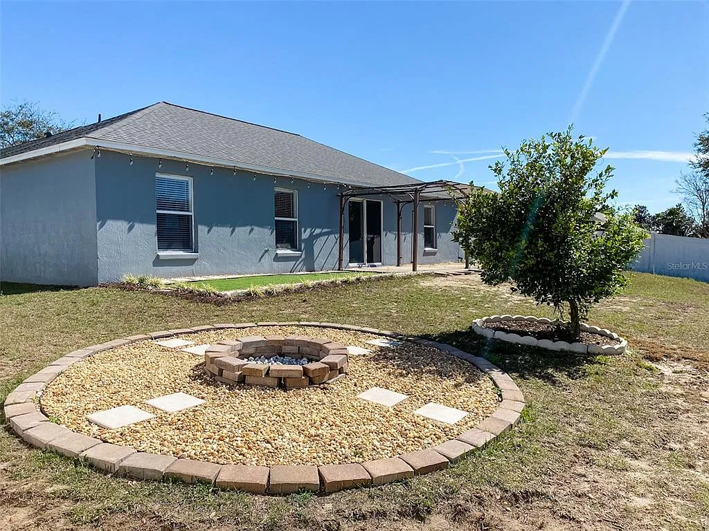 4 bed, 2.0 bath, 1422 sqft, $2,250 — Photo 3