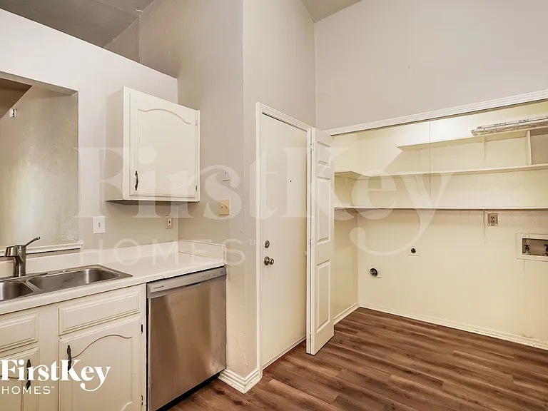 7116 Wayfarer Trl — Photo 10