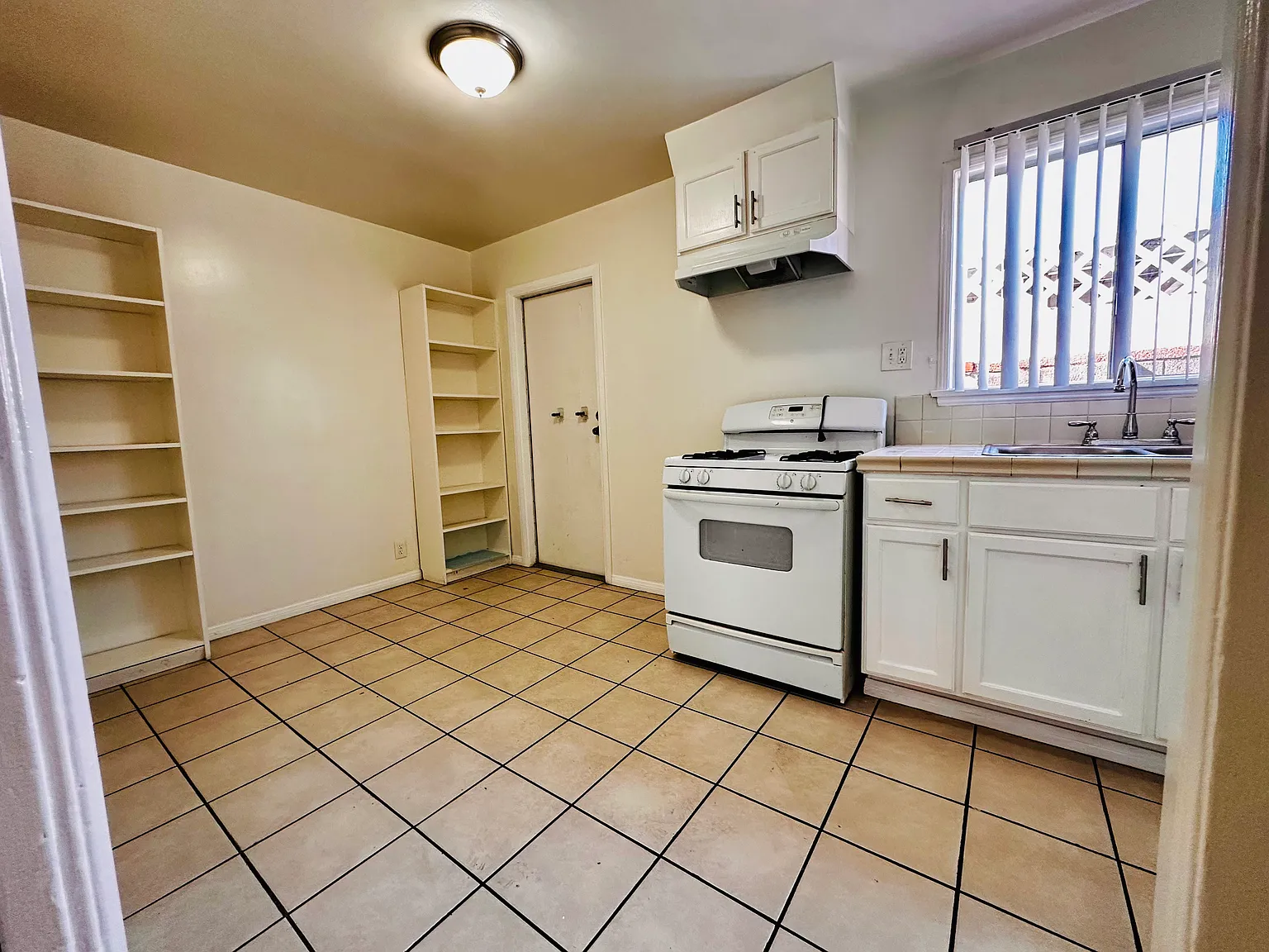 1 bed, 475 sqft, $1,750 — Photo 2