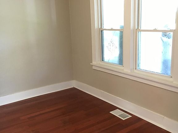 4th image of 275 Baywood Ave