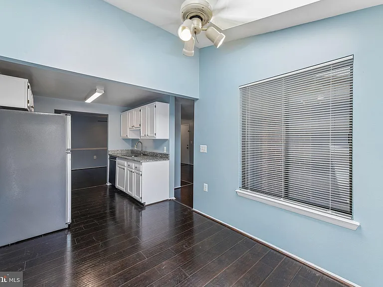 18131 Chalet Dr #301 — Photo 23
