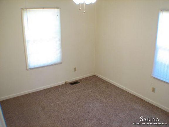 3rd image of 205 E Kirwin Ave