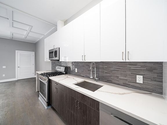 2nd image of 313 Pine St APT 206