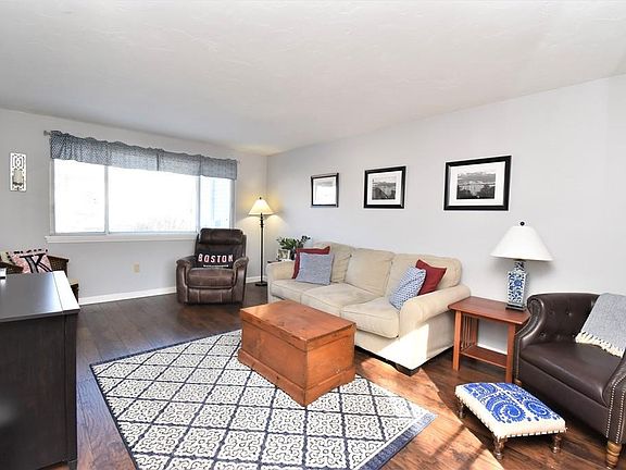 4th image of 153 Pond St Unit E