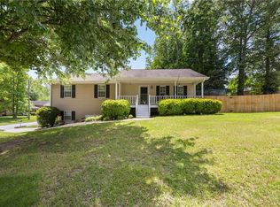 102 Hampton Ln, Dallas, GA 30132