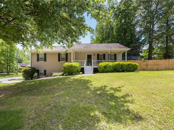 102 Hampton Ln, Dallas, GA 30132