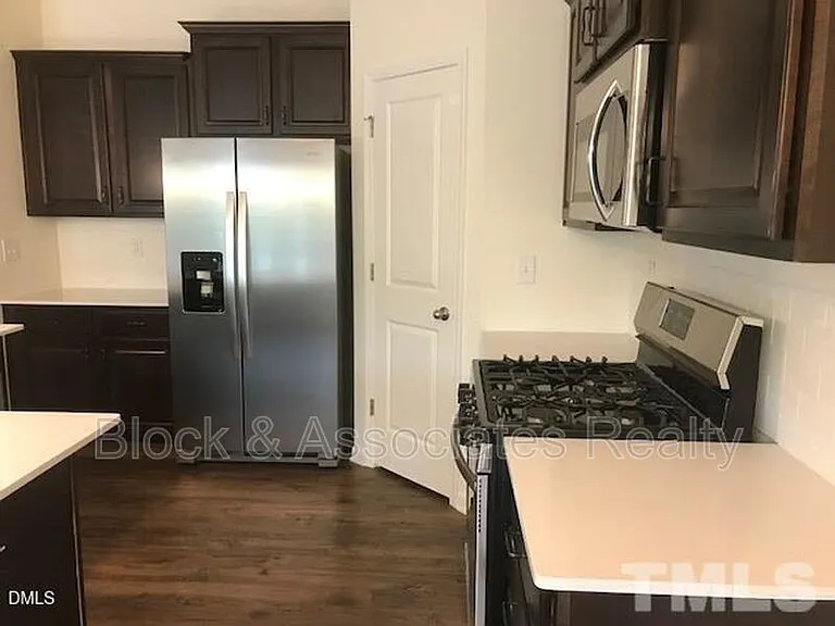 6039 Beale Loop — Photo 3