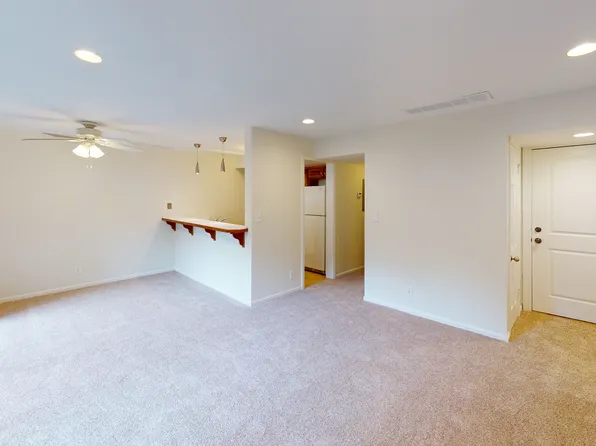 3736 Locust St, Kansas City, MO 64109