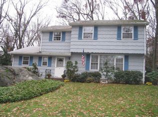 14 Stone Fence Rd, Mahwah, NJ 07430