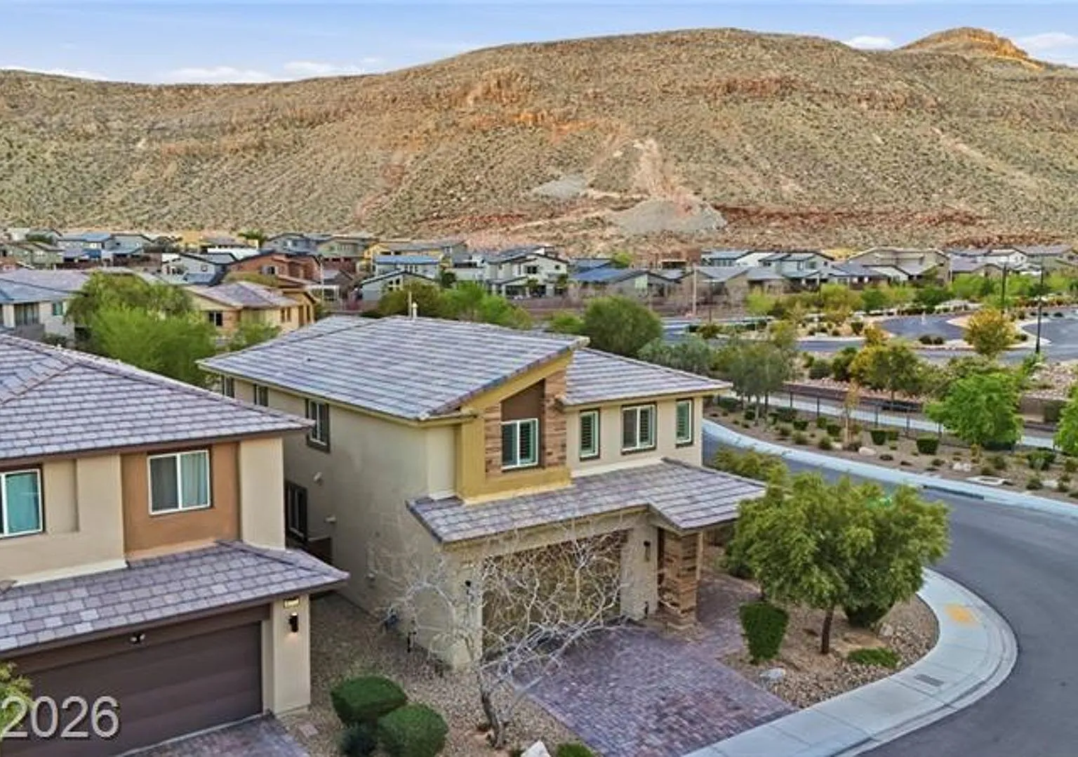 Gated/Corner Lot - Highly Upgraded 3bd/2.5ba — Photo 2