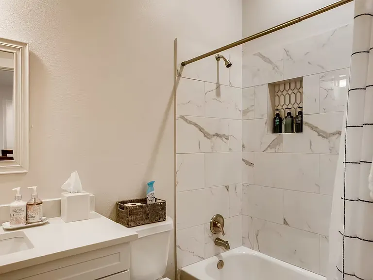 401 N Peak St — Photo 16