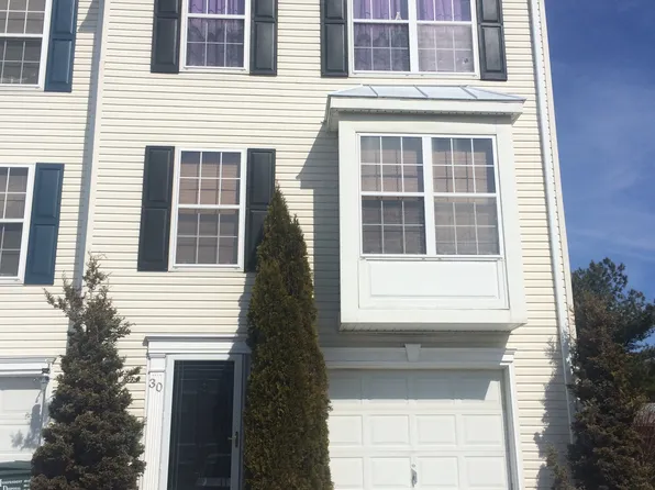 30 Versailles Ct, Newark, DE 19702