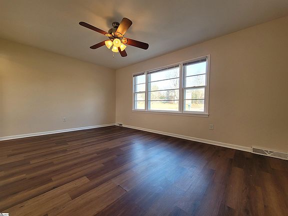 3rd image of 204 Agewood Dr