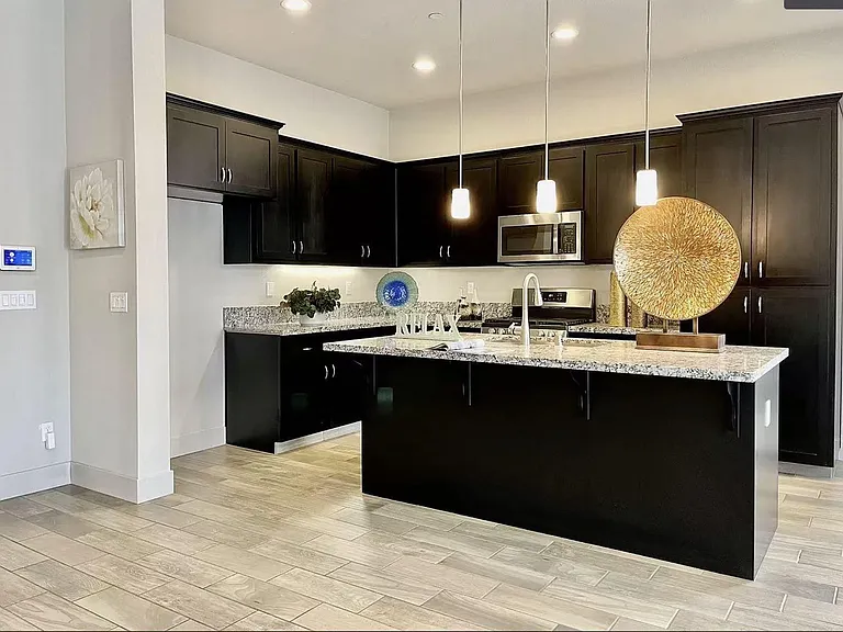 1930 Galleria Dr — Photo 2