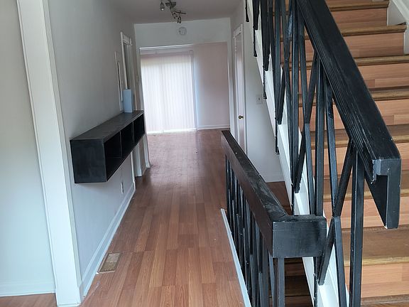 5th image of 415 Raintree Pl