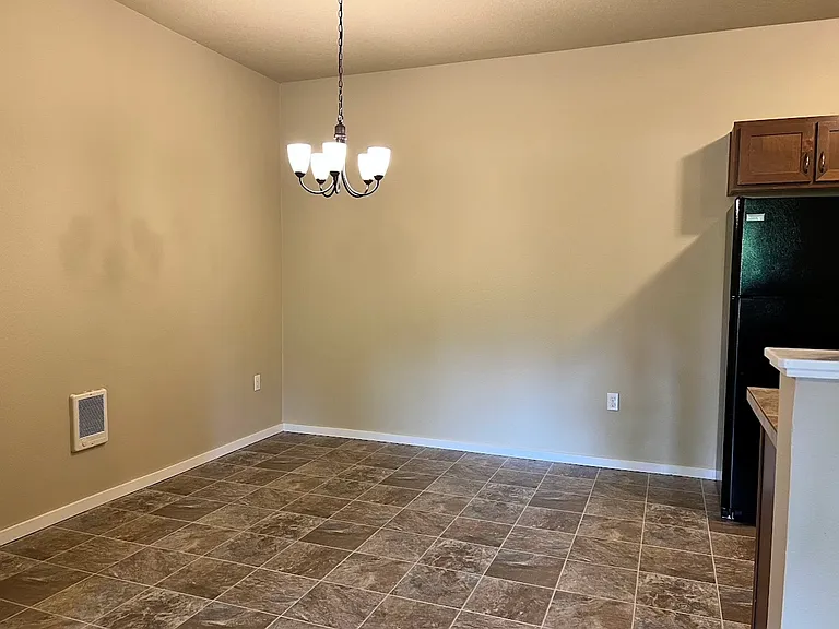 Catron Apartments - 1-3 Bedrooms 2 Bathrooms with In Unit Washer/Dryer and Internet — Photo 48
