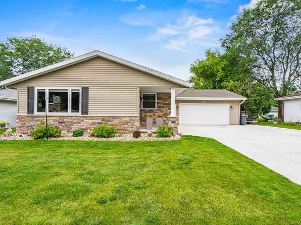 307 Amsterdam Ct, Kimberly, WI 54136