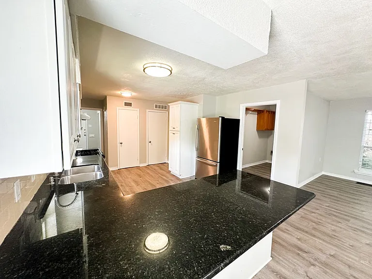 6461 Danbury Ln — Photo 14