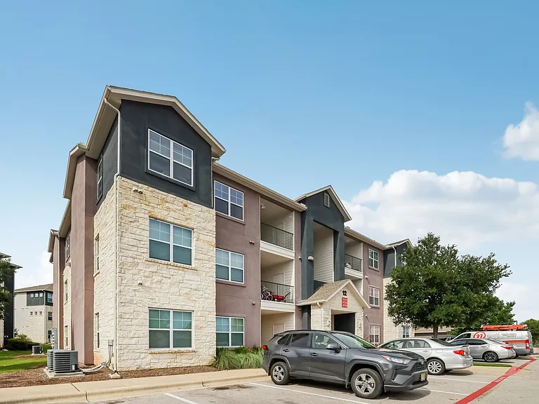 Tuckaway Apartment Homes — Photo 5