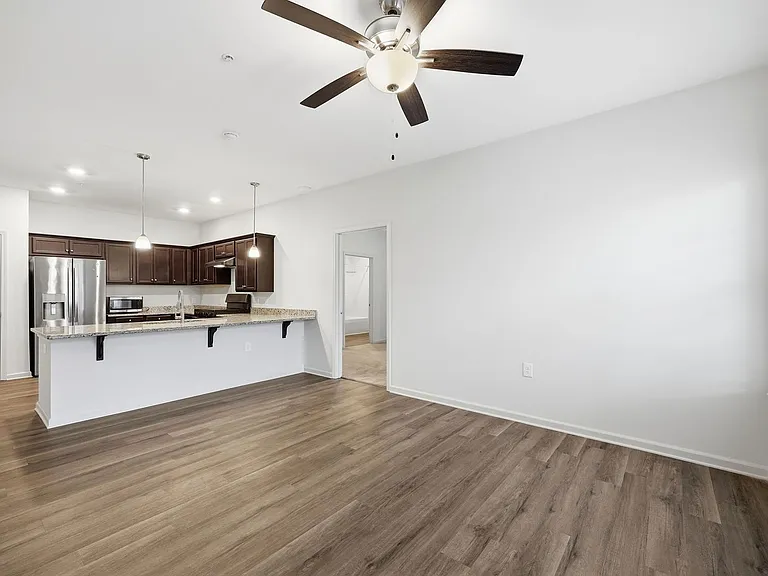 190 Grove Cir #104 — Photo 11