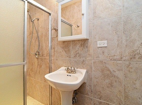 3rd image of 2728 N Pine Grove Ave #1