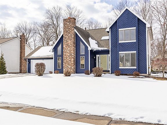 3rd image of 152 Montvale Ln