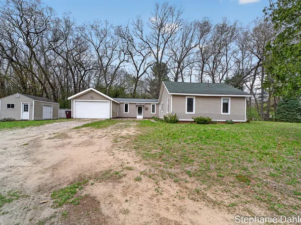 1093 E Giles Rd, Muskegon, MI 49445