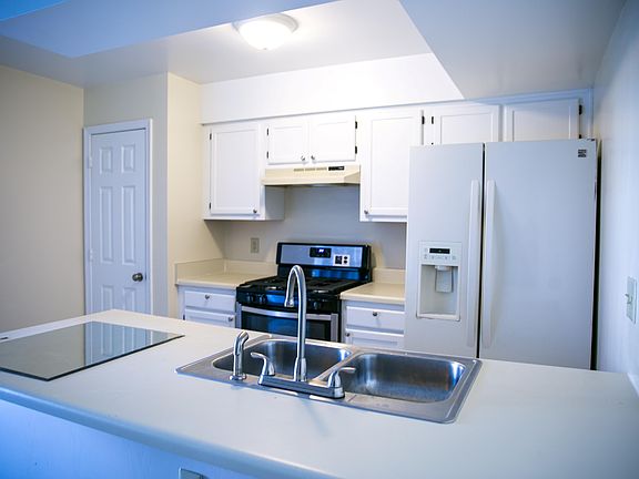 4th image of 1302 Dance St