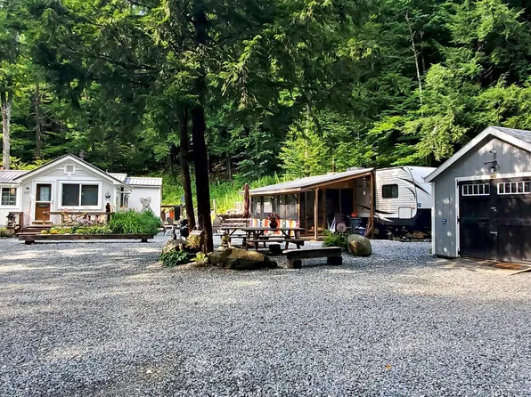 729 Davis Road, Cavendish, VT 05142