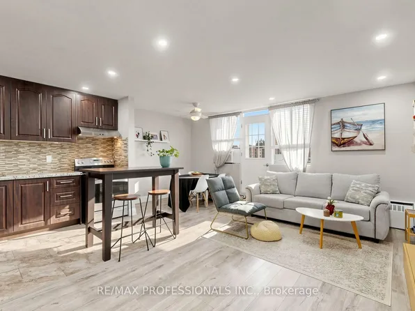 100 Dundalk Dr #809, Toronto, ON M1P 4V2