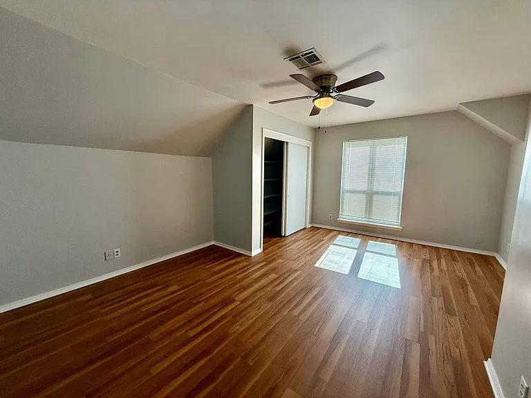 137 E K Pl — Photo 9