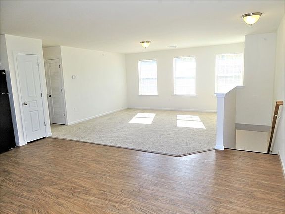 3rd image of 92 Erin Ct