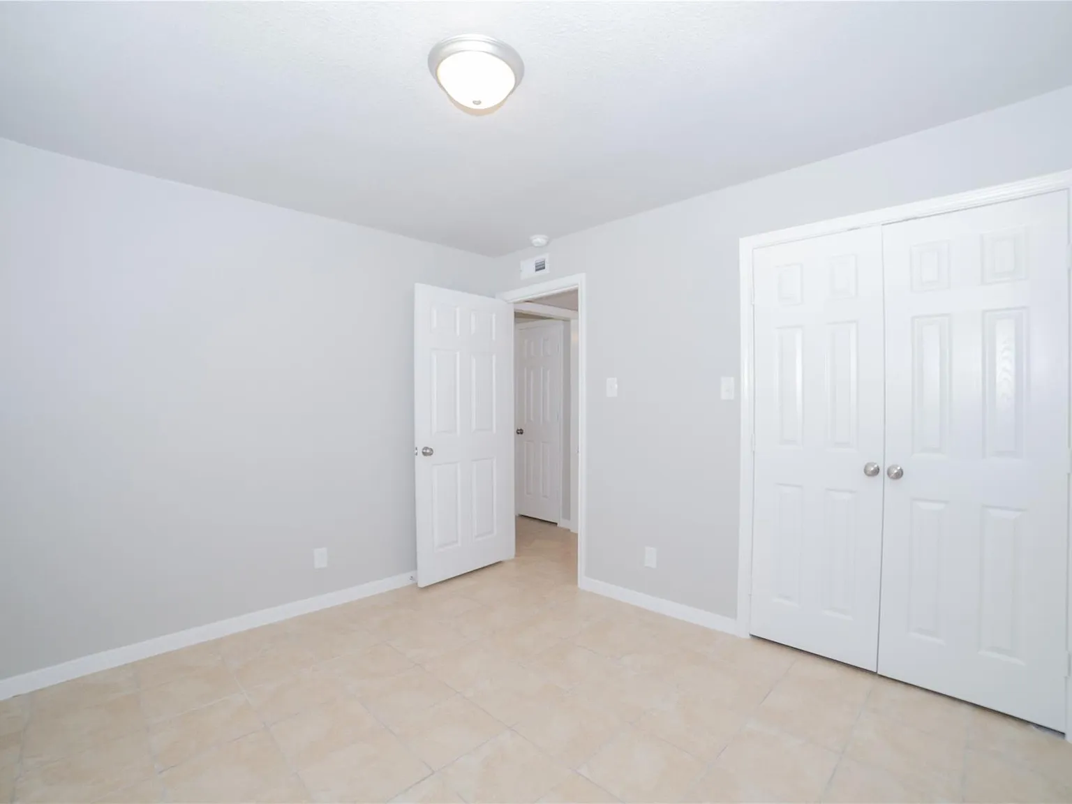 2 bed, 1.5 bath, 20916 sqft, $1,100 — Photo 4