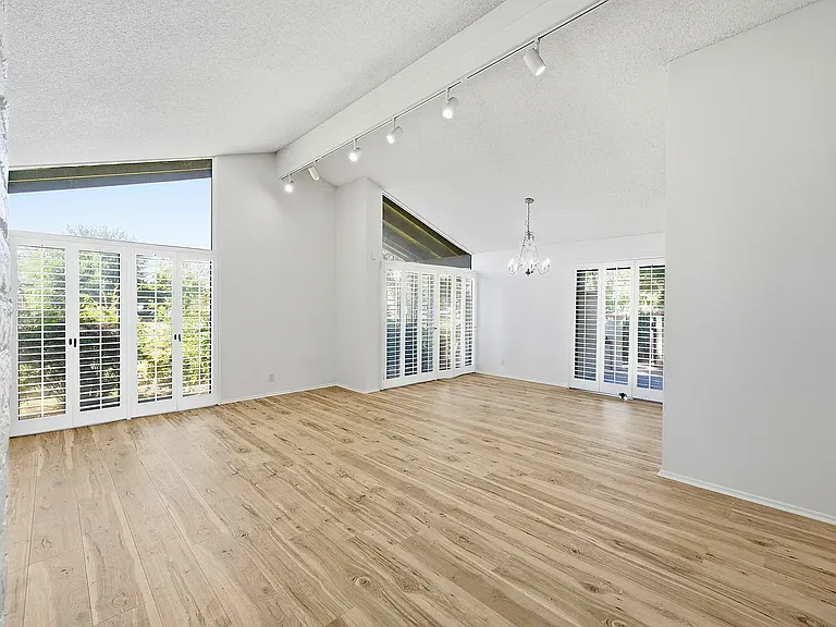 1457 Seven Hills Dr — Photo 16