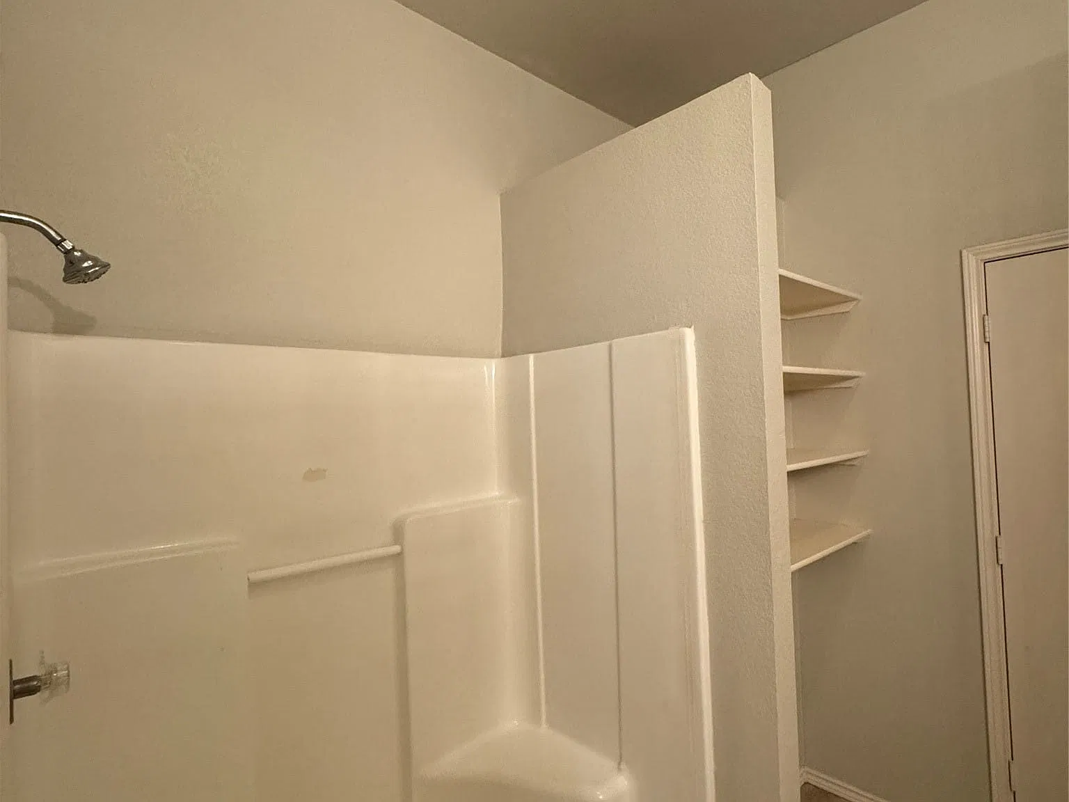 3 bed, 2.0 bath, 1271 sqft, $2,195 — Photo 3