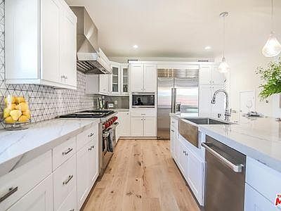 1st image of 206 N Lucerne Blvd