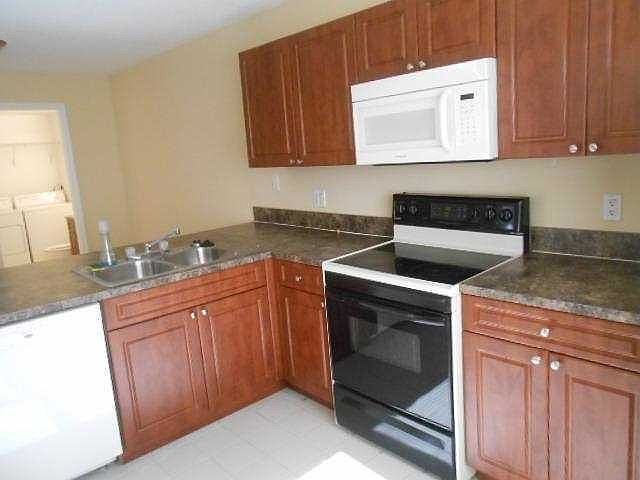 2nd image of 3104 Kingston Ct #3104
