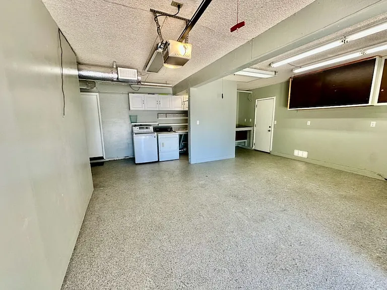 Garage- with Washer and Dryer