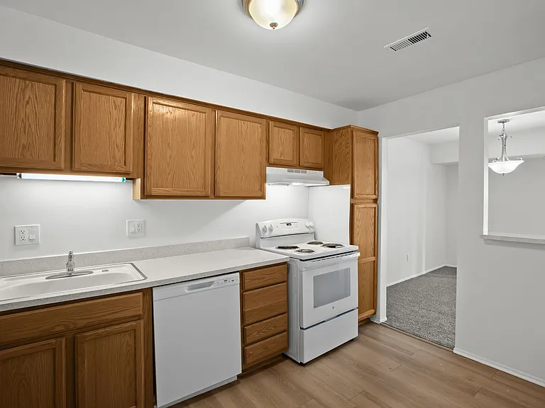 Willow Tree Apartments — Photo 31