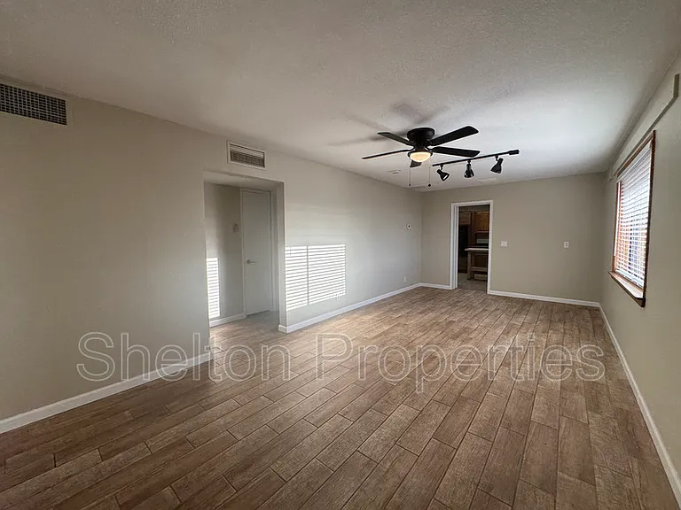 2910 N 193rd Ave — Photo 4