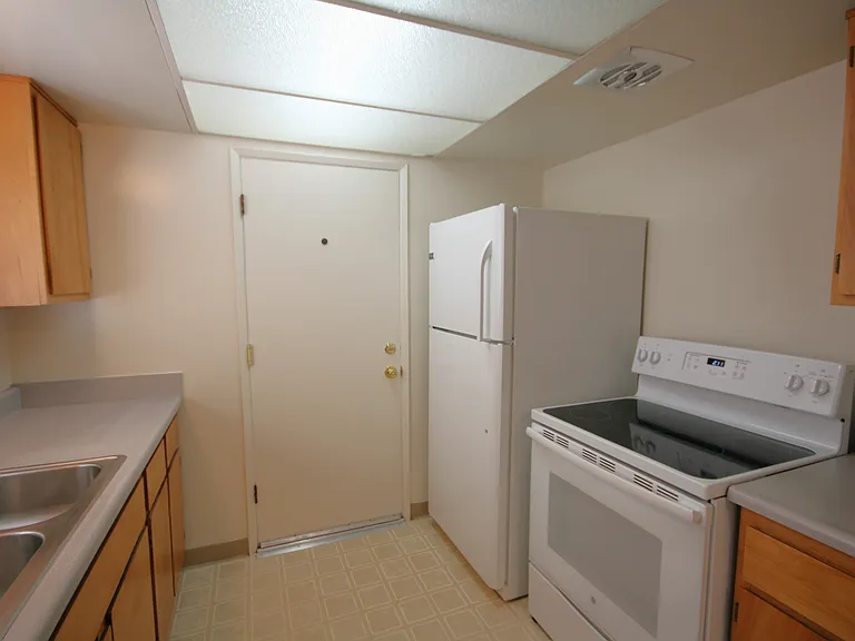 2003 Town And Country Ln #2 — Photo 5