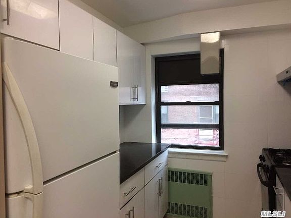 5th image of 13327 Sanford Ave APT 24
