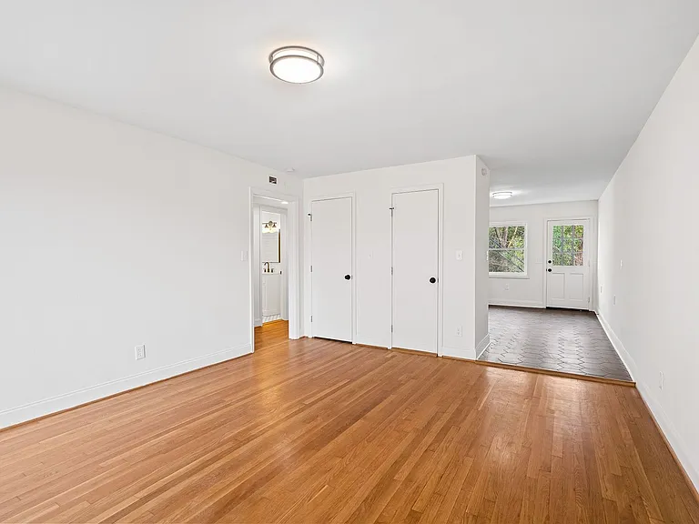 1121 West End Blvd — Photo 24