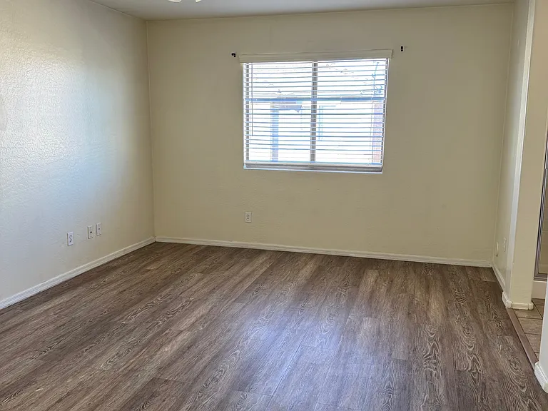 7008 S 7th Ln — Photo 34