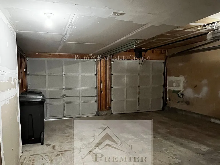 3466 Foxridge Dr — Photo 17