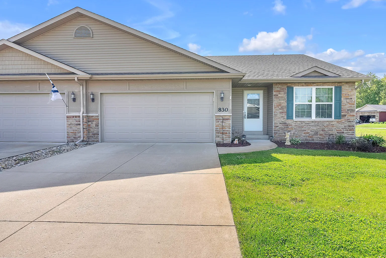 830 Daisy Cir NE photo 1