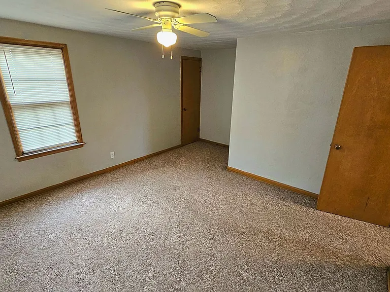 548 Arlington Ave — Photo 9