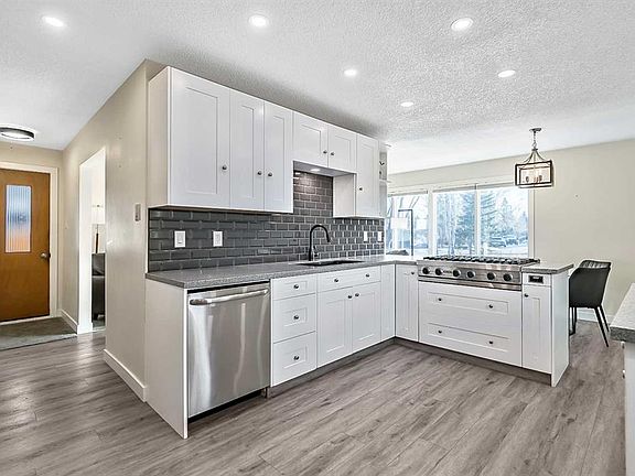 3rd image of 222 E Springwood Pl SW